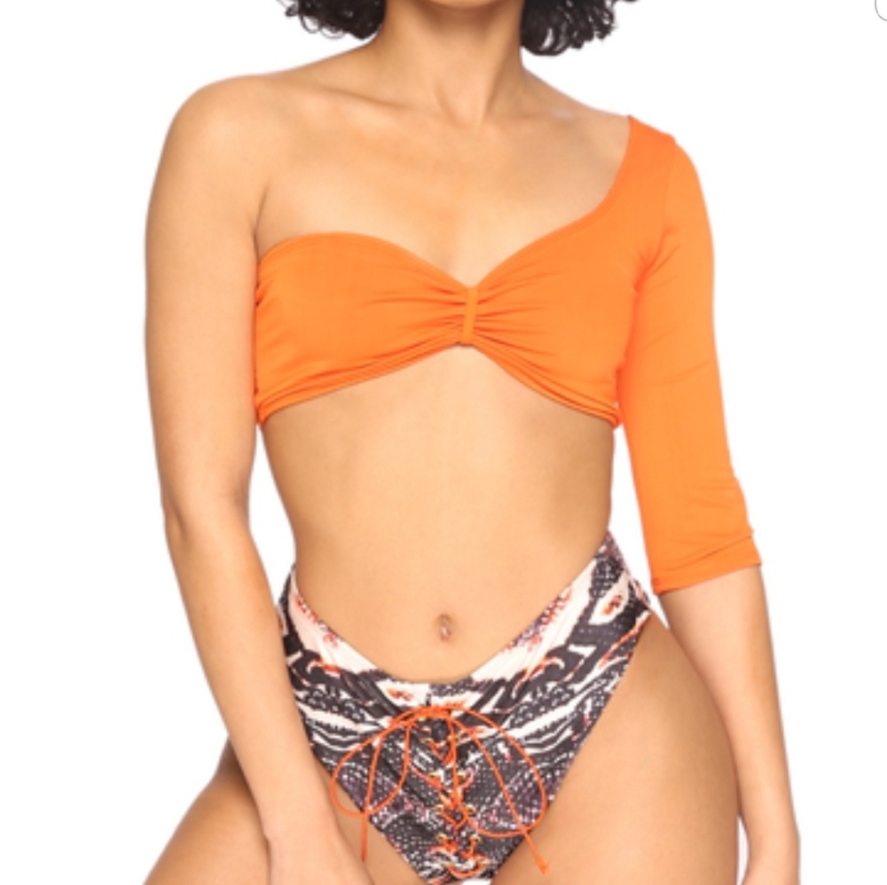 Brand new, never worn 2 piece swimsuut